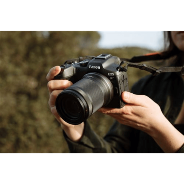 Appareil photo hybride Canon EOS R7 + RF-S 18-150mm f/3.5-6.3 IS STM Reconditionné